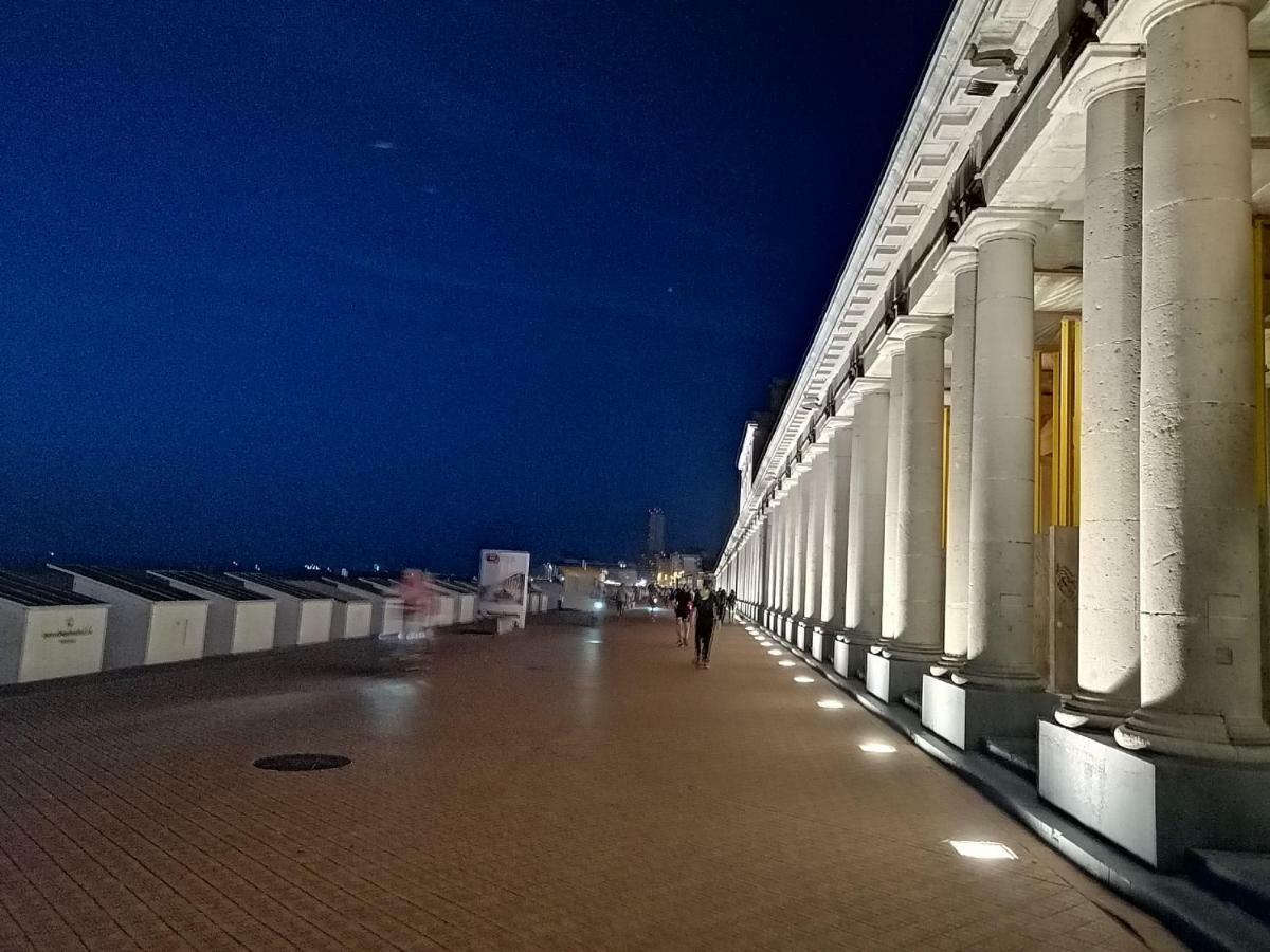 Large Apartment 800M From The Beach 90 Square Meters Остенде Екстериор снимка
